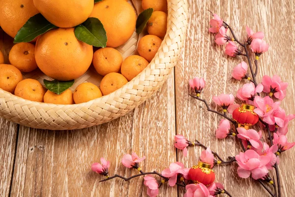 Mandarine orange sur table en bois — Photo