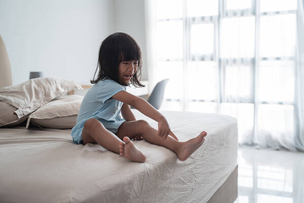 Сильный крик из-за истерики
