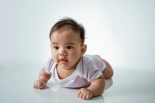 Bebé está en su desarrollo estomacal —  Fotos de Stock