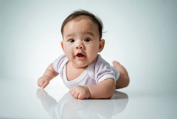 Μωρό είναι στο στομάχι του ανάπτυξη — Φωτογραφία Αρχείου