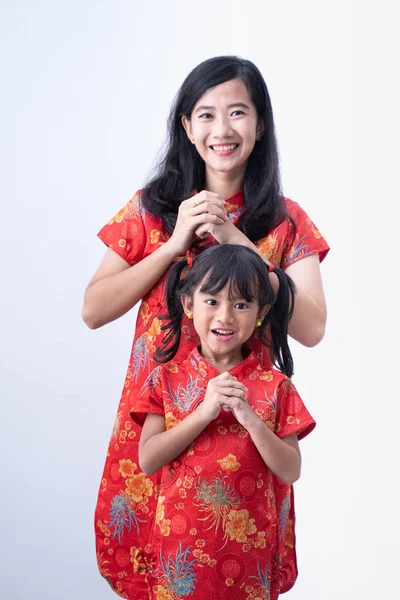 Gadis asia dengan ucapan selamat. Tahun baru cina — Stok Foto