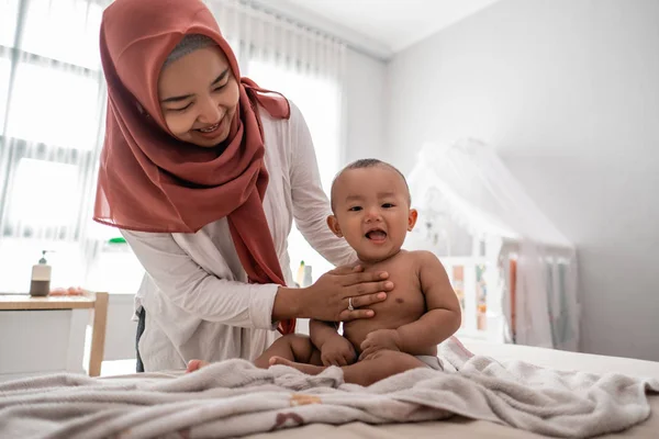 Mother giving a baby boy massage — 스톡 사진