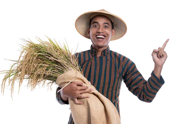 Aziatische boer tonen kopieerruimte geïsoleerd over witte achtergrond — Stockfoto