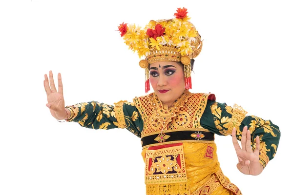 Wanita mengenakan pakaian dansa tradisional ketika menari Bali — Stok Foto