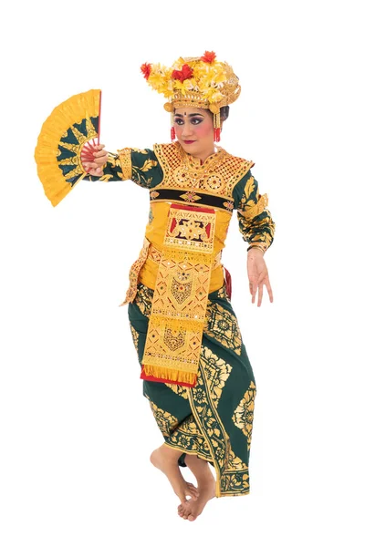 Dansers voeren Balinese dansen uit — Stockfoto