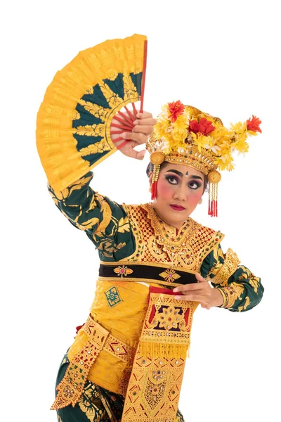 Танцоры, исполняющие традиционные балийские танцы — стоковое фото