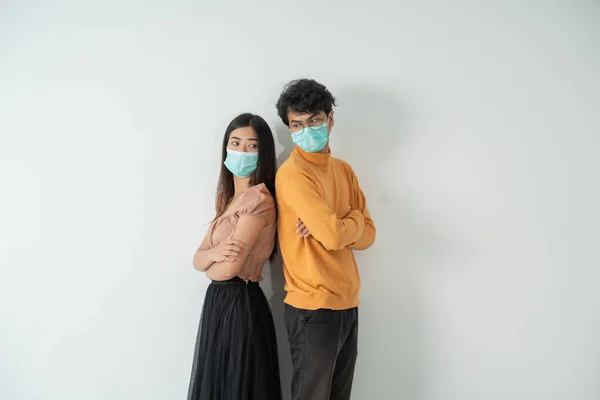 Distanciamiento social. personas con máscaras — Foto de Stock