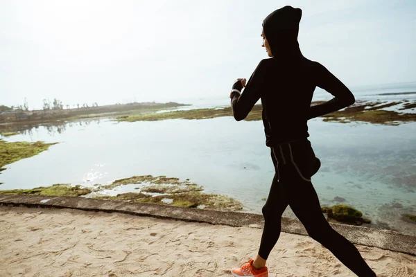 Sport woman with head scarf running — Stock Photo, Image