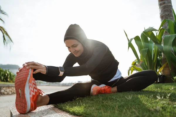 Woman with muslim sport wear stretching — Stock Photo, Image