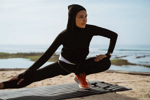 Sport muslimische Frau Bewegung im Freien — Stockfoto