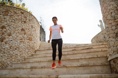 merdivenlerde koşma runner atlet