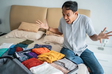 Uçuş biletinin iptal edilmesinden sonra adam hayal kırıklığına uğradı