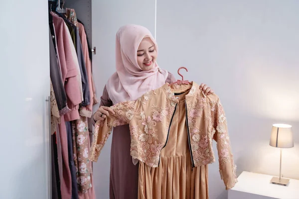 Asian hijab women measure a new gamis by the body