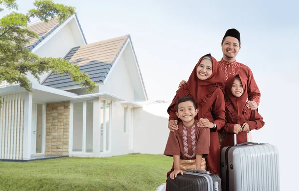 asian muslim family vacation concept