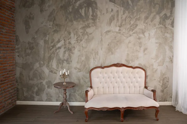 Vintage krém színű luxus fotel elszigetelt nyírási útvonal — Stock Fotó