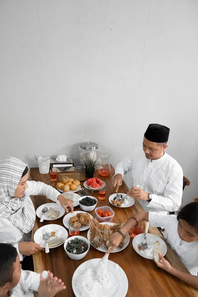 在ramadan上的iftar晚餐 — 图库照片