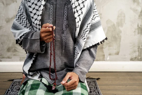 Ruka otevřené paže při modlitbě v islámské kultuře — Stock fotografie