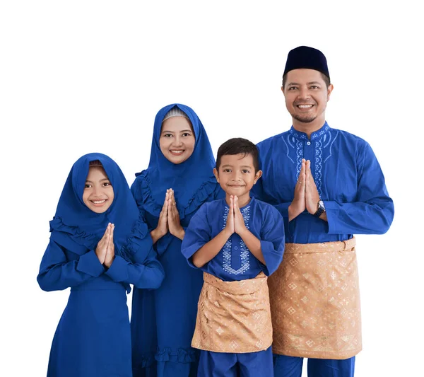 Família muçulmano asiático isolado — Fotografia de Stock
