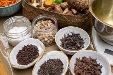 Jamu bitkisel baharat karışımı.