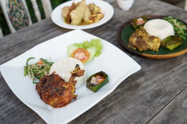 Ayam Balado. Tavuklu pilav.