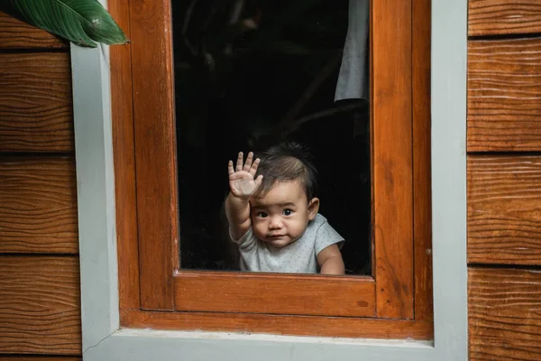 可愛いアジアの赤ちゃんが — ストック写真