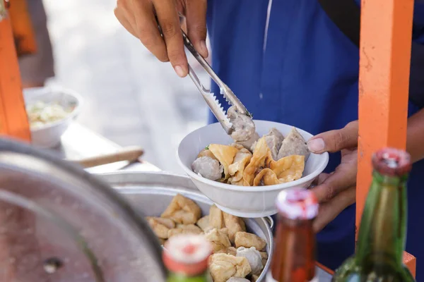 Indonesian meatball street food vendor — Stock Photo, Image