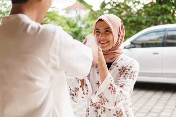 muslim woman shake hand forgiving