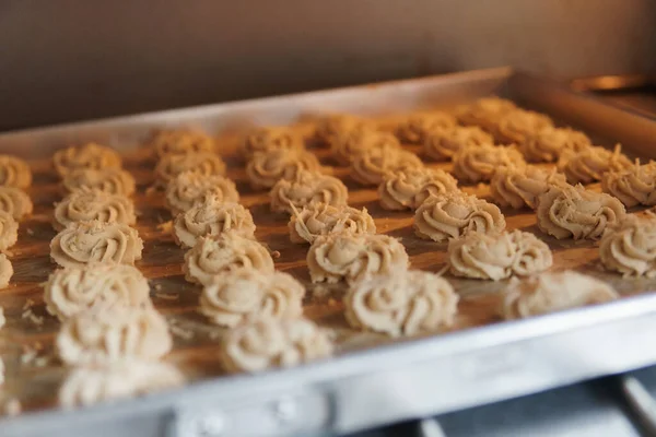 放在烤箱里的煎饼 — 图库照片