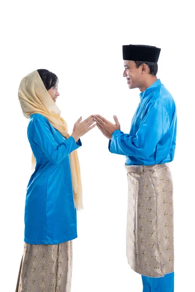 Muslim kvinna hand vidrör hälsning — Stockfoto