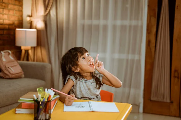 Excited kid get an idea while studying — Stock Photo, Image