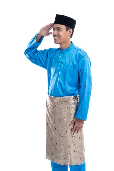 Malaiischer Mann mit Salutgeste vor weißem Hintergrund — Stockfoto