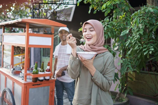 Bakso. indonesia bakso jalanan makanan dengan sup — Stok Foto