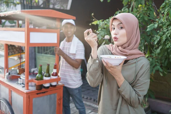 Bakso. indonésia almôndega comida de rua com sopa — Fotografia de Stock