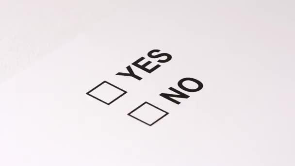 Personne qui choisit une réponse positive, oui 