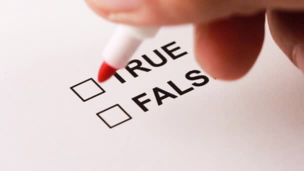 Vérifiez VRAI option avec de l'encre rouge .