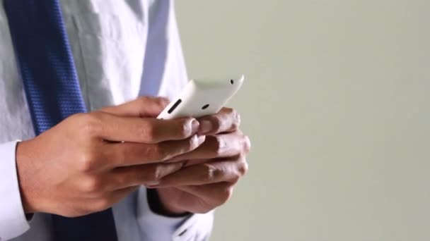 Kézi SMS-ezés mobilon — Stock videók