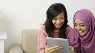 Tabletli kadınlar