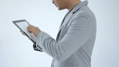 Tabletli Asyalı Genç İş