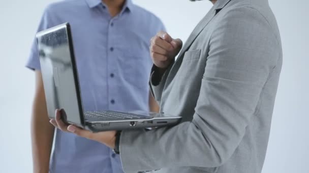 Asiático Jovem Equipe de negócios com laptop — Vídeo de Stock