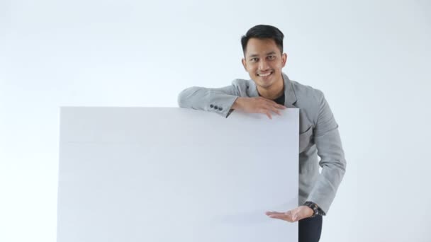 Asiático Jovem Negócios com placa em branco — Vídeo de Stock