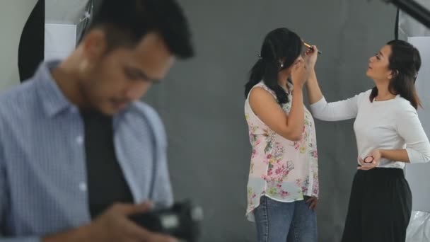 Fotografische voorstelling van jongeren — Stockvideo