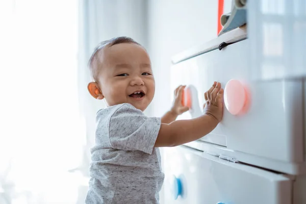 Little boy explore his bedroom playing — Stock Photo, Image