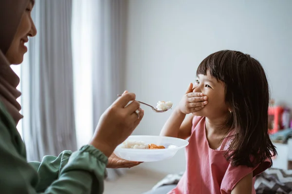 Anak menolak untuk makan — Stok Foto