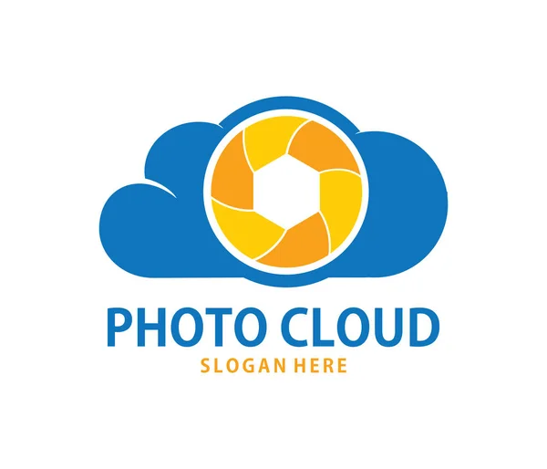 Vector obturador cámara galería de fotos nube en línea almacenamiento en la nube logo diseño — Vector de stock