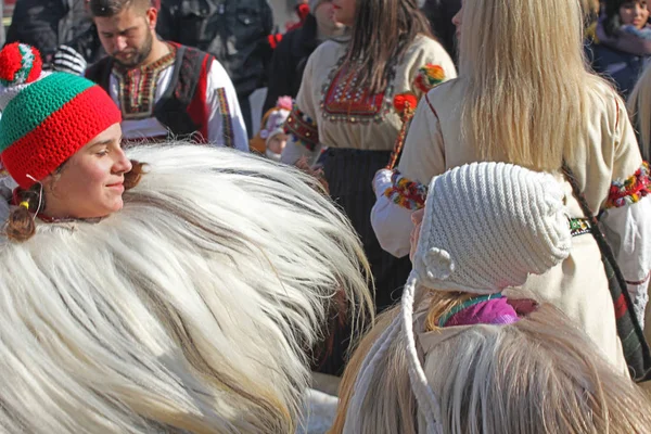 Kukeri Mummers Πραγματοποιούν Τελετές Κοστούμια Και Μεγάλες Καμπάνες Που Προορίζονται — Φωτογραφία Αρχείου