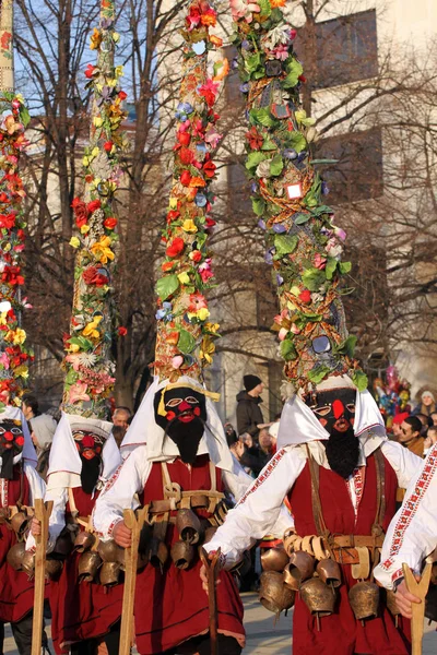 Kukeri Momificadores Realizan Rituales Con Disfraces Grandes Campanas Con Intención — Foto de Stock