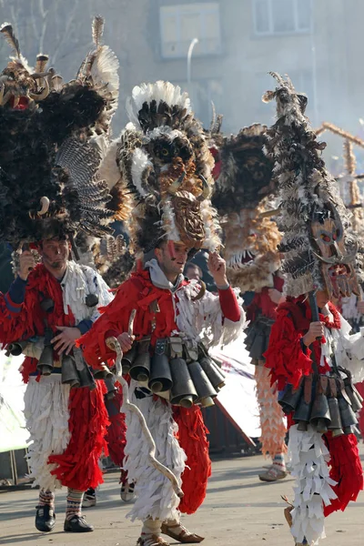 Kukeri Momificadores Realizan Rituales Con Disfraces Grandes Campanas Con Intención —  Fotos de Stock