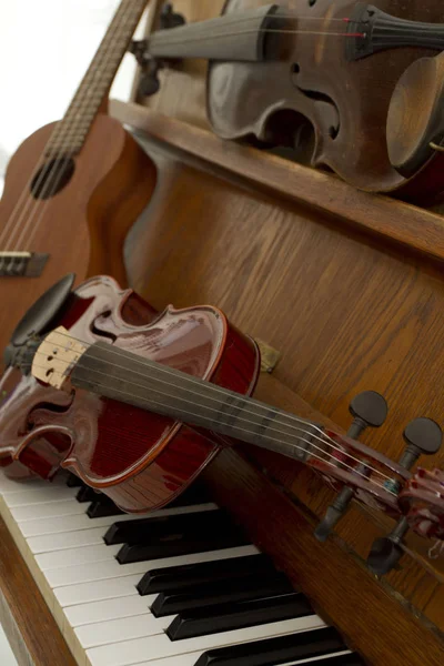 Класичні Скрипки Клавішах Фортепіано Гітарі Цимбалі Класичні Музичні Інструменти Концепції — стокове фото