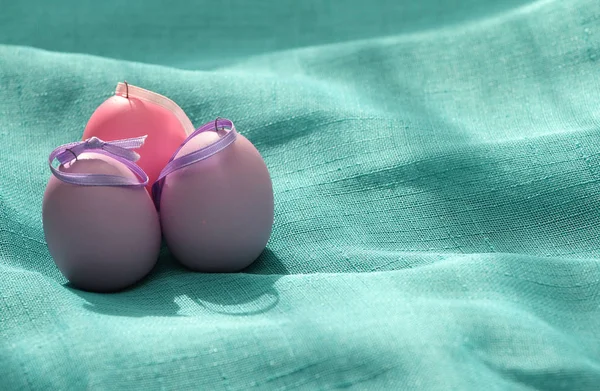 Huevos Pascua Sobre Fondo Cian Huevos Pascua Decorativos Púrpura Textura — Foto de Stock