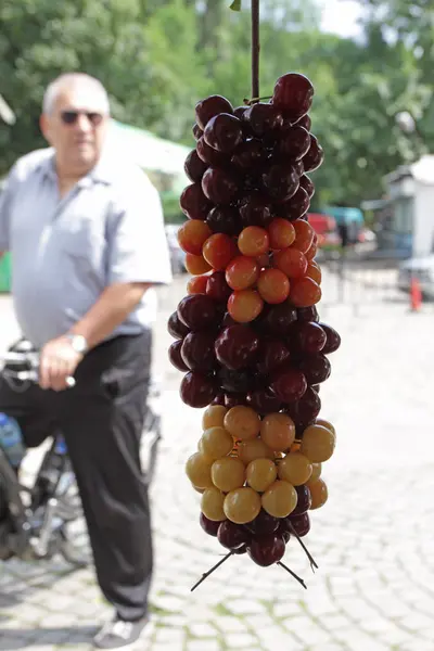 Lidé Kupují Třešně Jahody Farmářský Trh Bio Ovoce Sofii Bulharsko — Stock fotografie